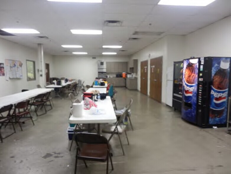 More Photos Of 4249 SW 29th St, Oklahoma City Distribution For Lease