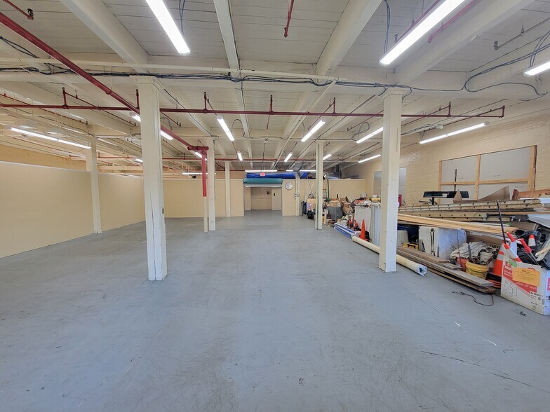 More Photos Of 100 Pleasant St, Dracut Self Storage For Lease