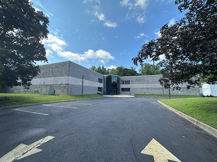 Primary Photo Of 400 Corporate Dr, Blauvelt Warehouse For Lease