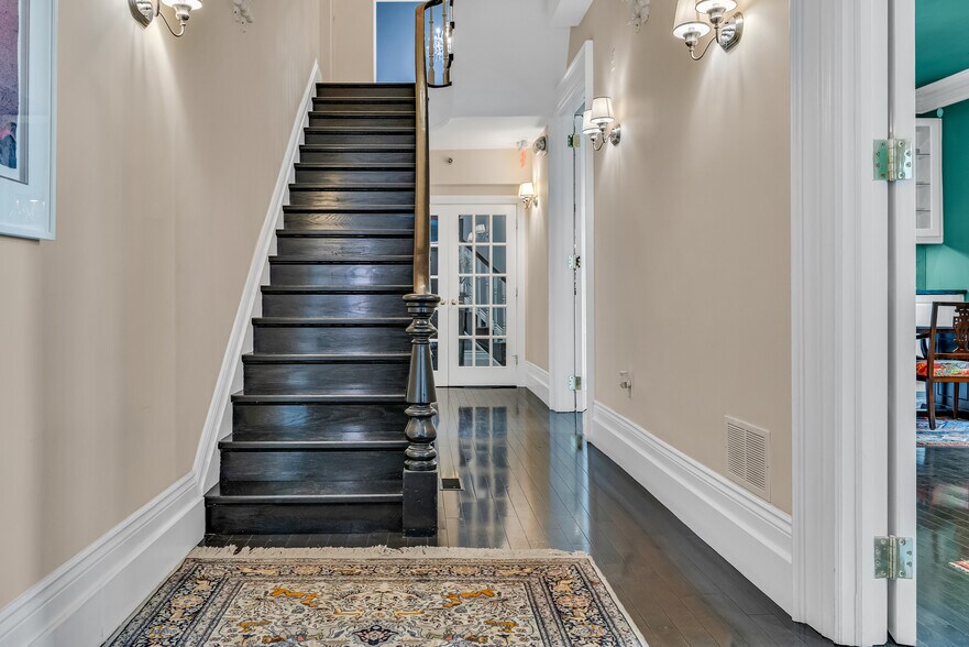 More Photos Of 15 Prince Arthur Ave, Toronto Office Residential For Lease