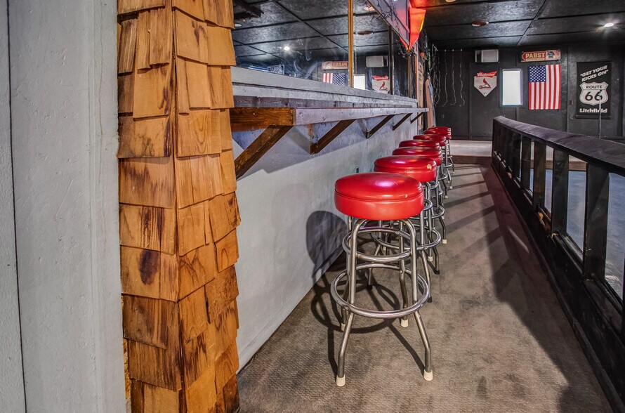 More Photos Of 220 N Old Route 66, Litchfield Restaurant For Sale