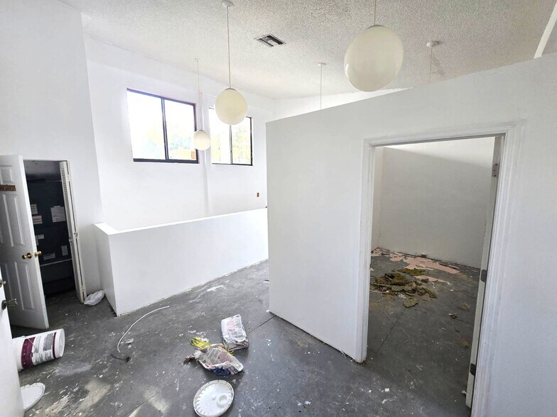 Primary Photo Of 5800-5820 N University Dr, Fort Lauderdale Storefront Retail Office For Lease