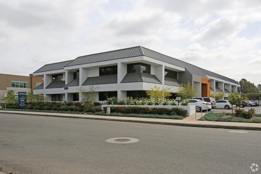 More Photos Of 555 N Park Center Dr, Santa Ana Office For Lease