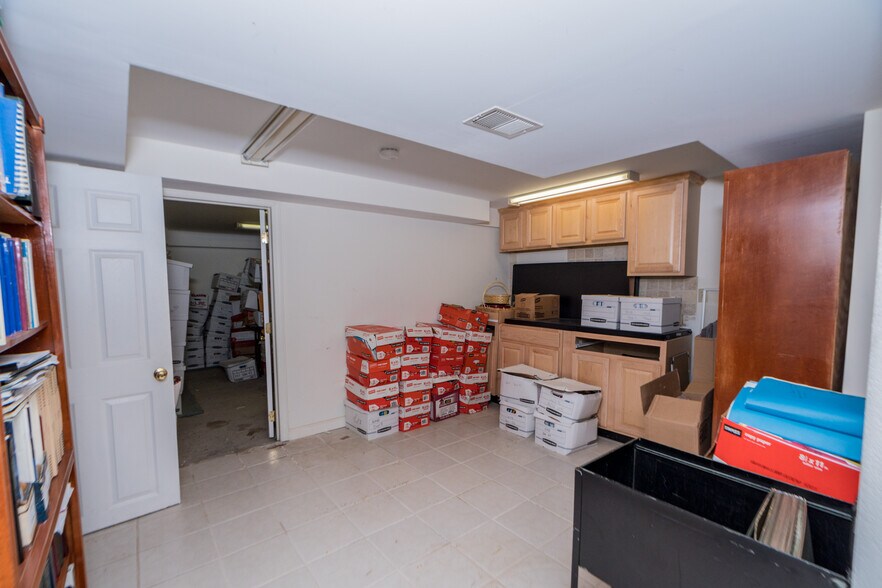 More Photos Of 48 Union Ave, Saratoga Springs Specialty For Sale