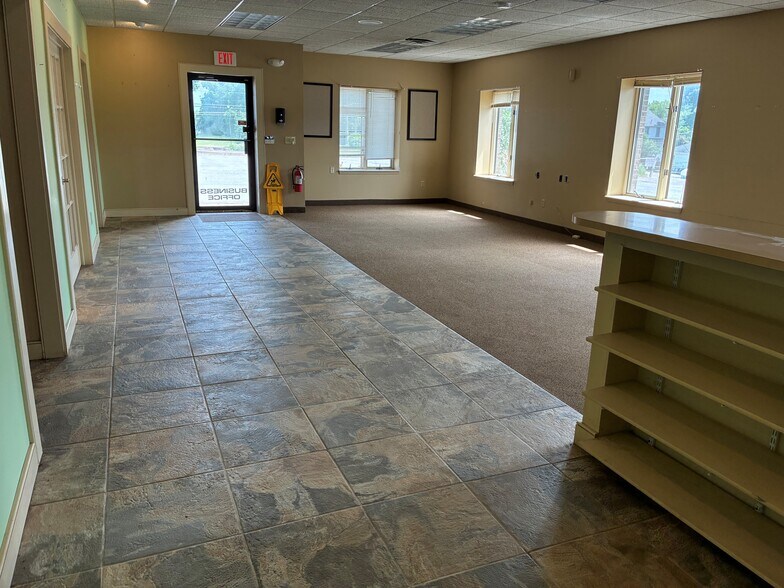 More Photos Of 1249 Lehigh Station Rd, Henrietta Warehouse For Lease