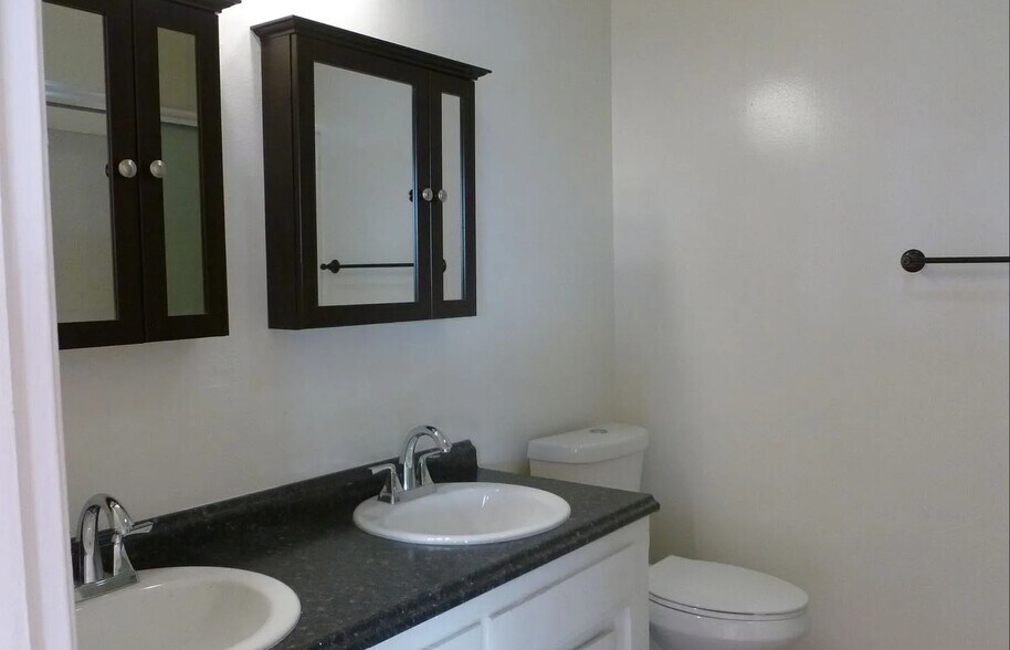 More Photos Of 4367 W 142nd St, Hawthorne Apartments For Sale