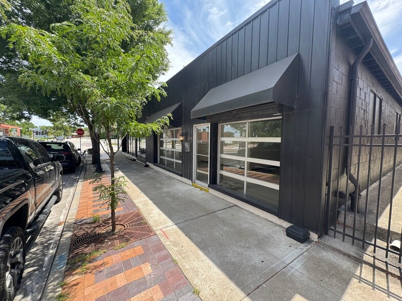 More Photos Of 127 SE 3rd St, Lees Summit Freestanding For Lease