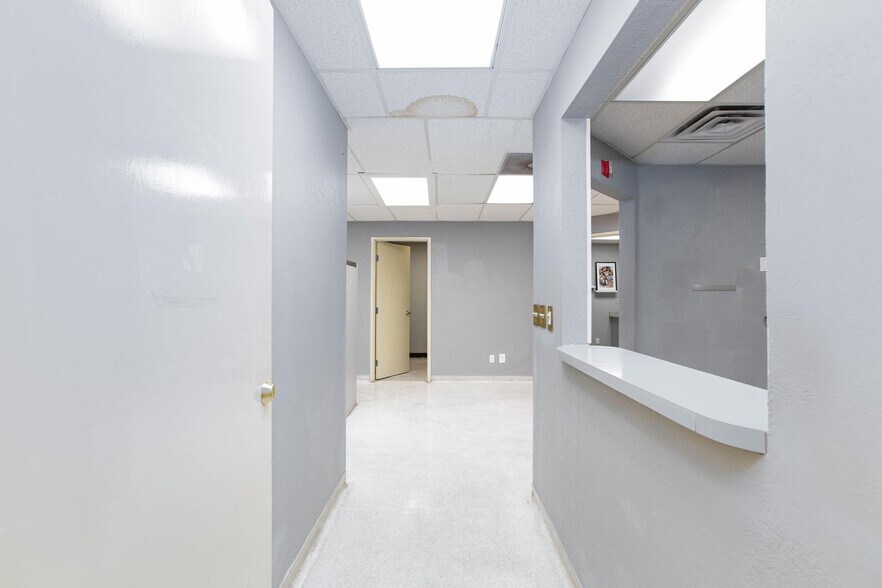 More Photos Of 872 E Sahara Ave, Las Vegas Medical For Lease