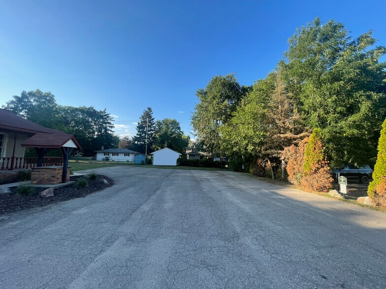 More Photos Of 620 W Commerce Rd, Commerce Township Medical For Sale