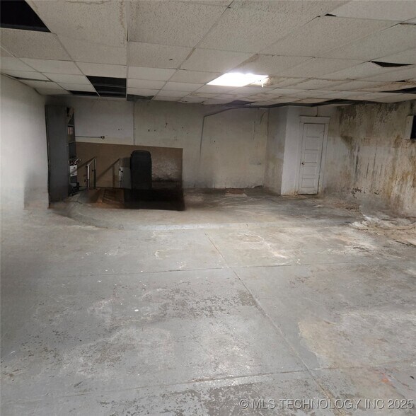 More Photos Of 523 E 6th St, Okmulgee Storefront Retail Office For Sale