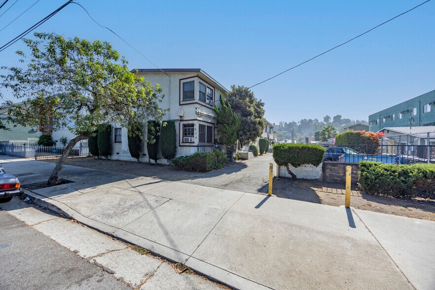 More Photos Of 4650 York Boulevard, Los Angeles Multifamily For Sale