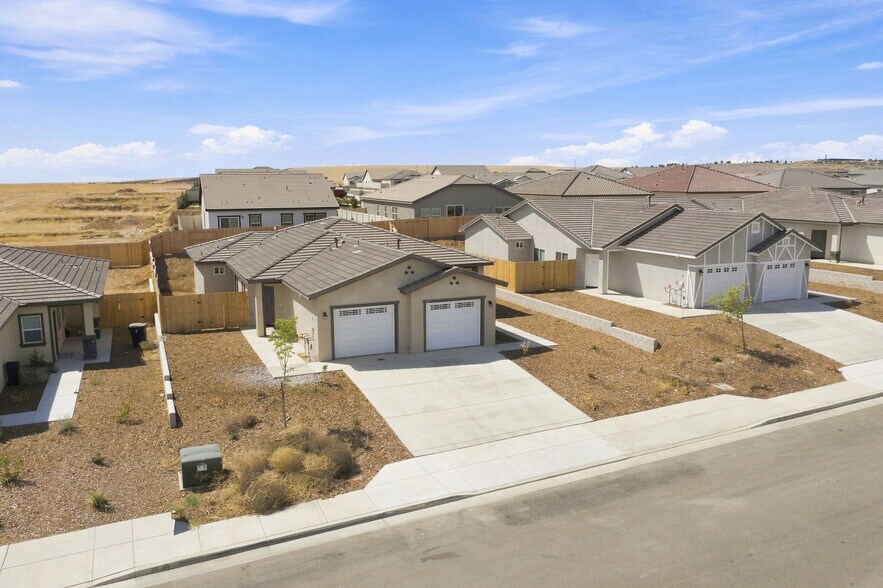 More Photos Of 9121 Prometheus Dr, Bakersfield Apartments For Sale