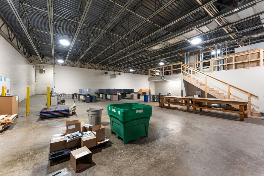 More Photos Of 1111 Glendale Blvd, Valparaiso Freestanding For Lease