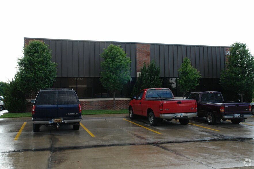 More Photos Of 8200 E 34th St, Wichita Light Manufacturing For Lease