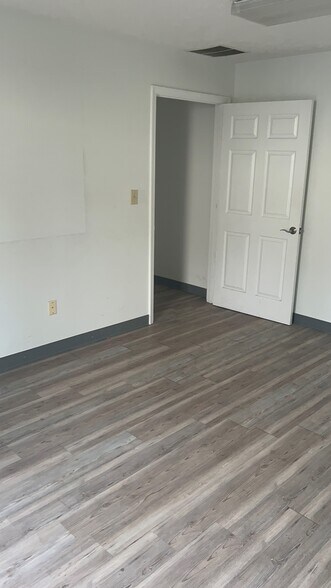 More Photos Of 450 S Cemetery St, Norcross Warehouse For Lease