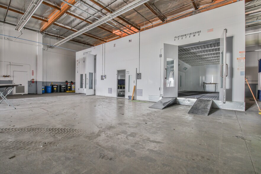 More Photos Of 9130 Glenoaks Blvd, Sun Valley Manufacturing For Lease
