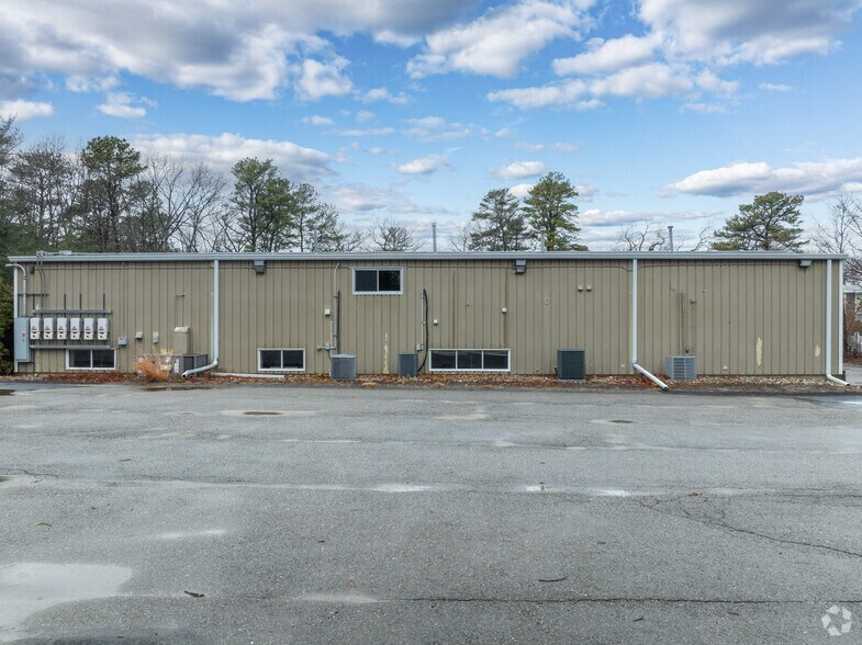 More Photos Of 50 Aldrin Rd, Plymouth Flex For Lease