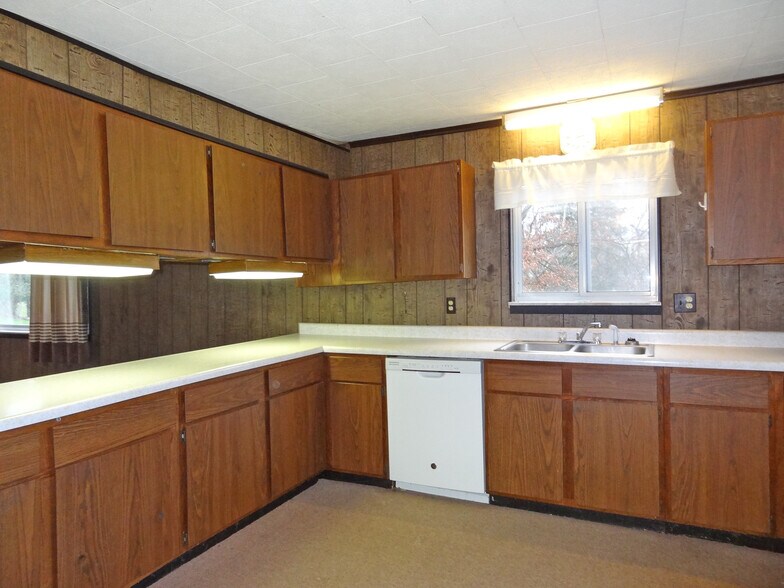 More Photos Of 93 Maple Ave, Morgantown Office For Sale