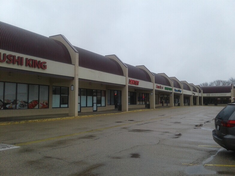 More Photos Of 2000 N Richmond Rd, Mchenry Storefront For Sale