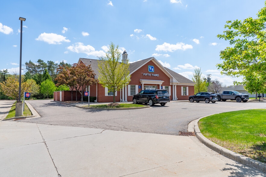 More Photos Of 3754 Rochester Rd, Troy Bank For Sale