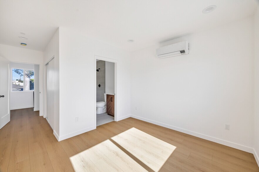 More Photos Of 10905 Dalerose Ave, Inglewood Multifamily For Sale