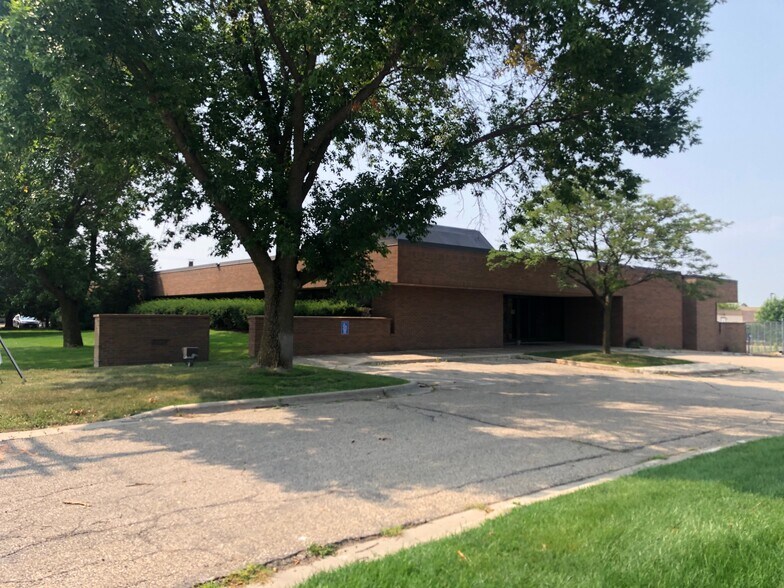 Primary Photo Of 2727 Fairview Ave, Roseville Light Manufacturing For Lease