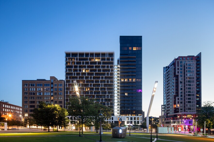 More Photos Of 1593 Rue Clark, Montréal General Retail For Lease