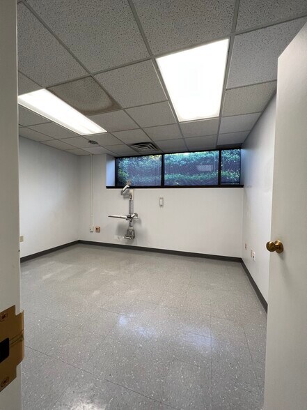 More Photos Of 21245 Lorain Rd, Fairview Park Medical For Lease