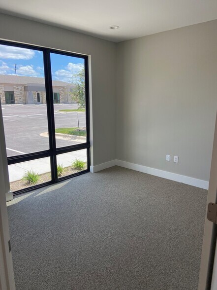 More Photos Of 1908 Yaupon Trl, Cedar Park Loft Creative Space For Sale