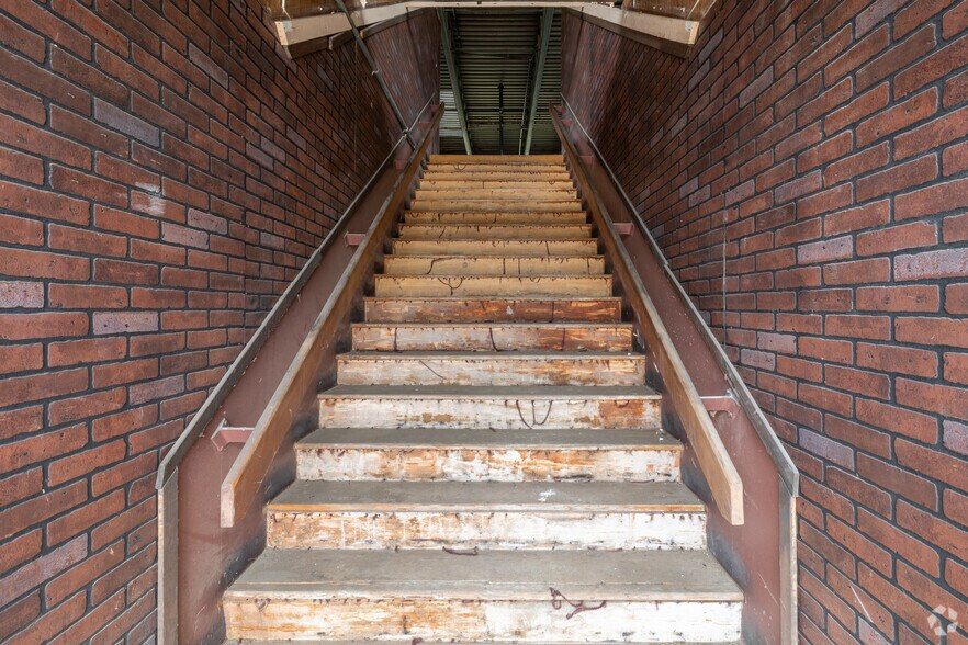 More Photos Of 5825 Jackman Rd, Toledo Freestanding For Sale