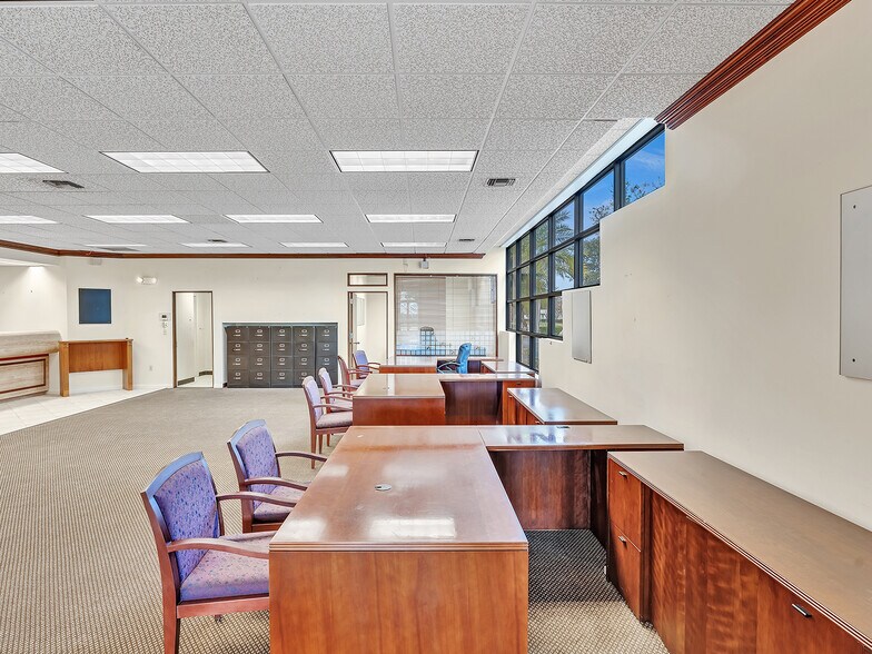 More Photos Of 4699 Nob Hill Rd, Sunrise Medical For Sale