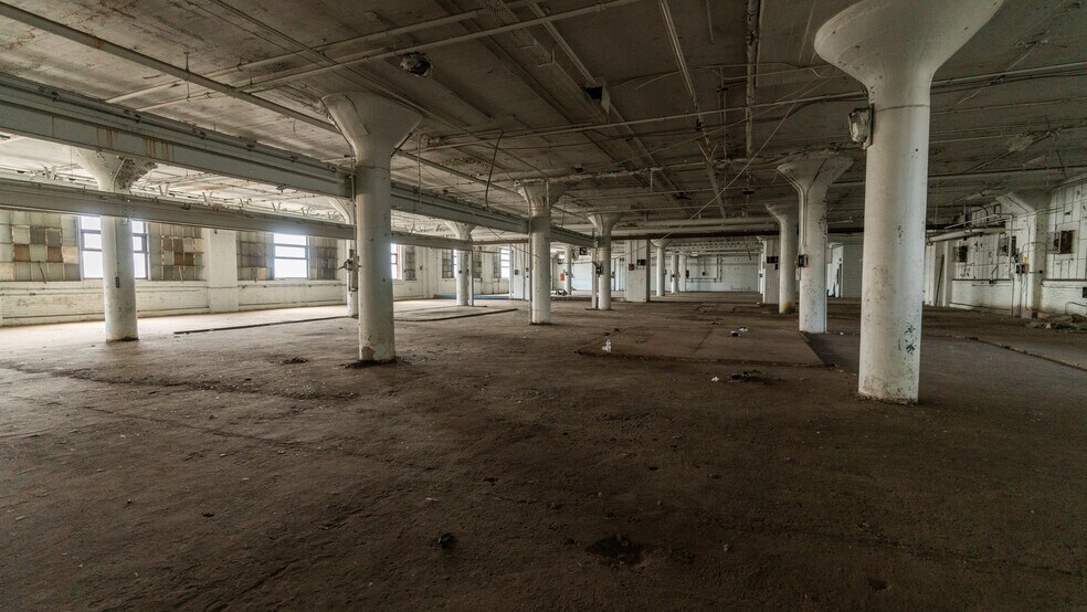 More Photos Of 469 N Sharpsville Ave, Sharon Industrial For Sale