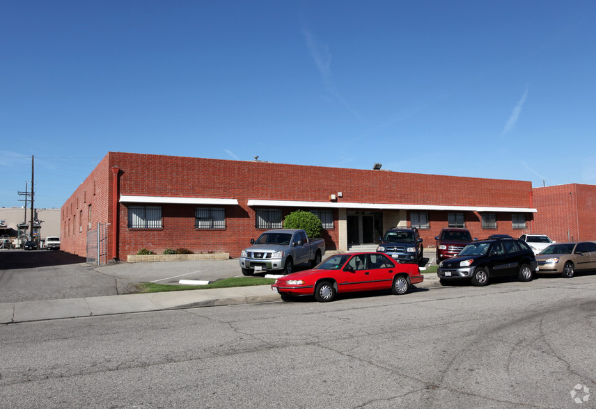 Primary Photo Of 8967-8975 Fullbright Ave, Chatsworth Service For Lease