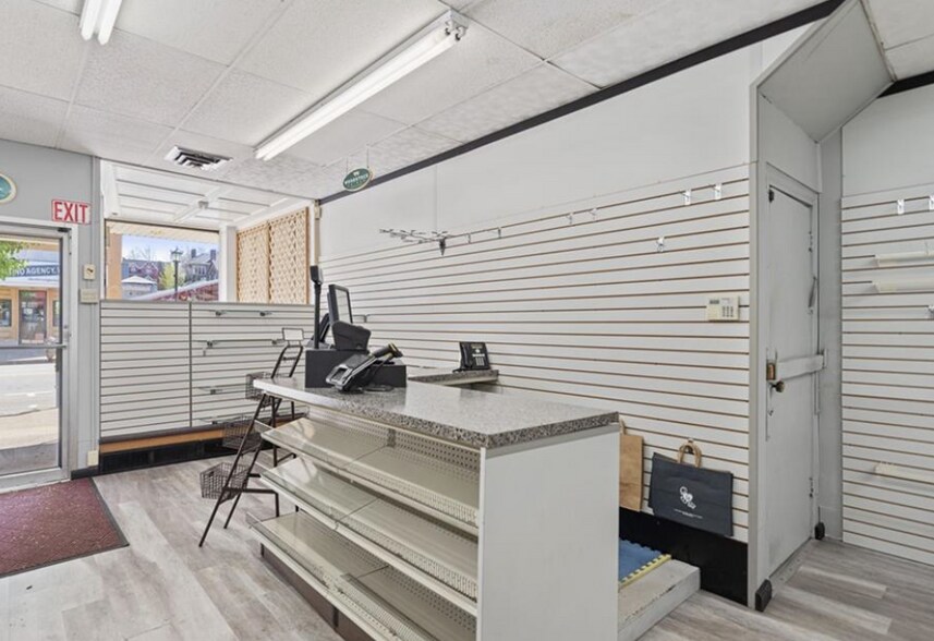 More Photos Of 320-322 3rd St, California Storefront Retail Residential For Sale