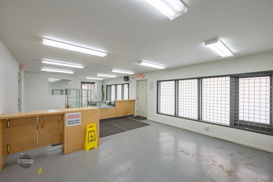 More Photos Of 5320 W Parks Hwy, Wasilla General Retail For Sale