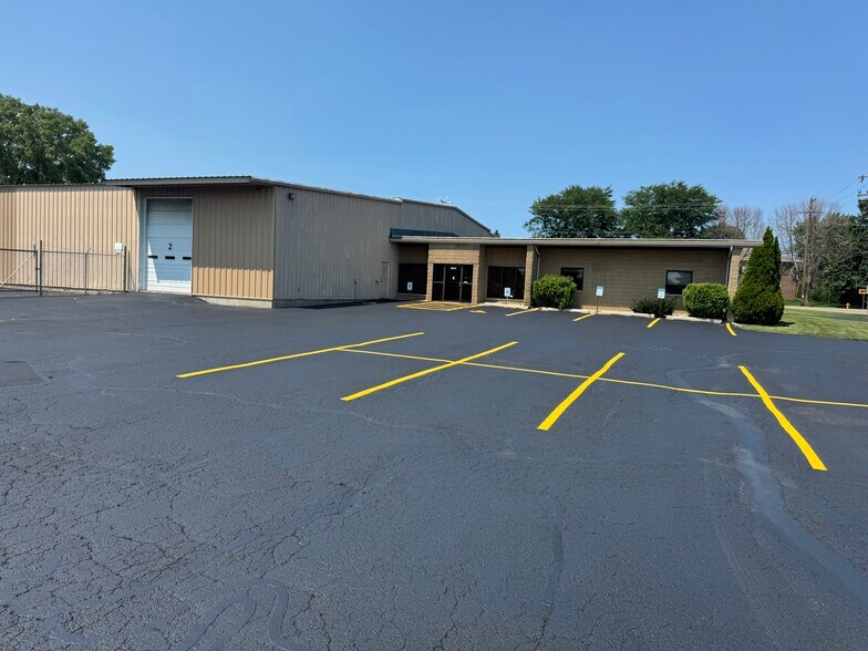 More Photos Of 3675 N Main St, Oshkosh Warehouse For Lease