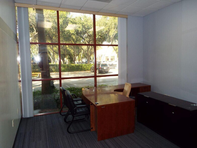 More Photos Of 3000-3044 N Commerce Pky, Miramar Warehouse For Lease