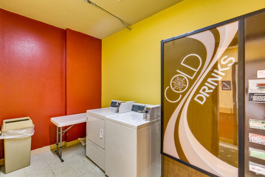 More Photos Of 1420 N Lorraine St, Hutchinson Hotel For Sale