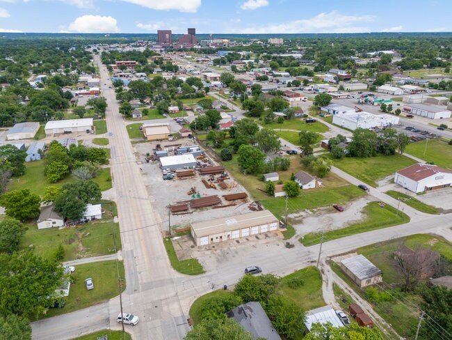 More Photos Of 1745 W Hensley Blvd, Bartlesville Service For Lease