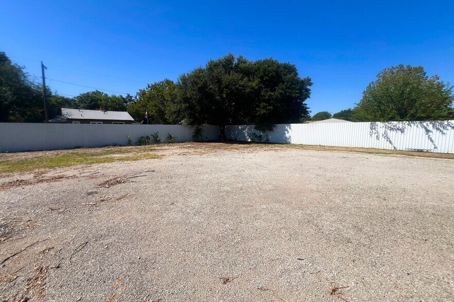 More Photos Of 231 Central Fwy E, Wichita Falls Land For Sale
