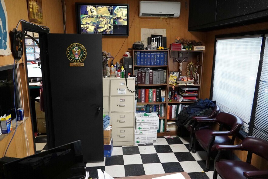 More Photos Of 10941 Hole Ave, Riverside Auto Repair For Sale