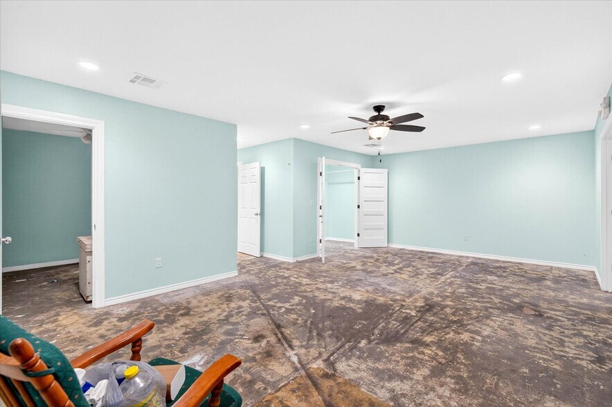 More Photos Of 121 N Maple St, Nowata Storefront For Sale