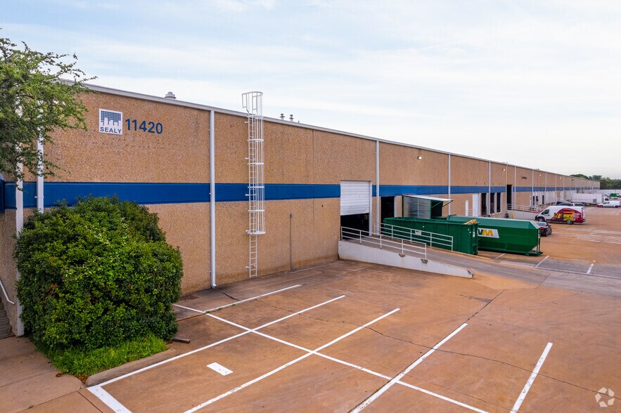 More Photos Of 11410-11420 Mathis Ave, Farmers Branch Distribution For Lease