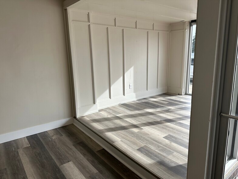 More Photos Of 423 W Broadway St, Bradley Office For Lease