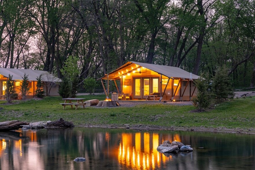 More Photos Of 1583 Spring Bay Rd, Spring Bay Hotel For Sale