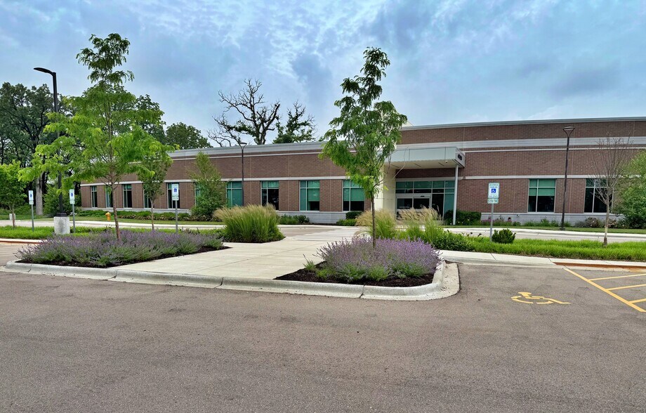 Primary Photo Of 2102 Freeman Pky, Beloit Medical For Lease