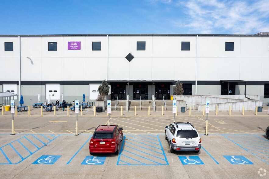 More Photos Of 10 Emery St, Bethlehem Distribution For Lease