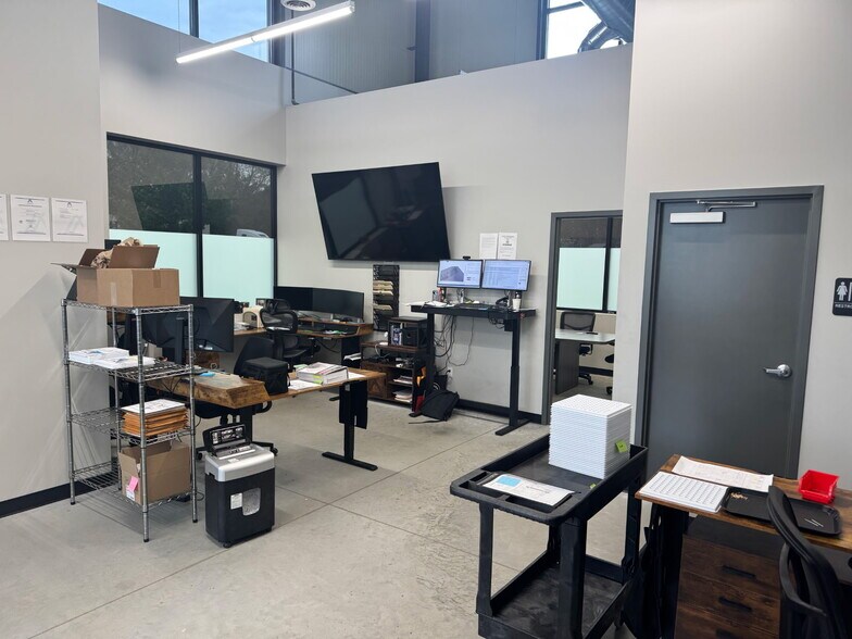 More Photos Of 1535 Steele Ave SW, Grand Rapids Distribution For Lease