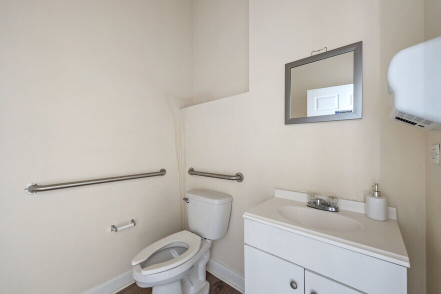 More Photos Of 2816 W Chicago Ave, Chicago Apartments For Lease