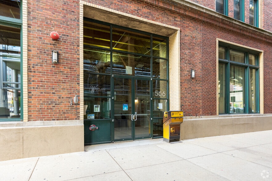 More Photos Of 560-566 W Lake St, Chicago Loft Creative Space For Lease